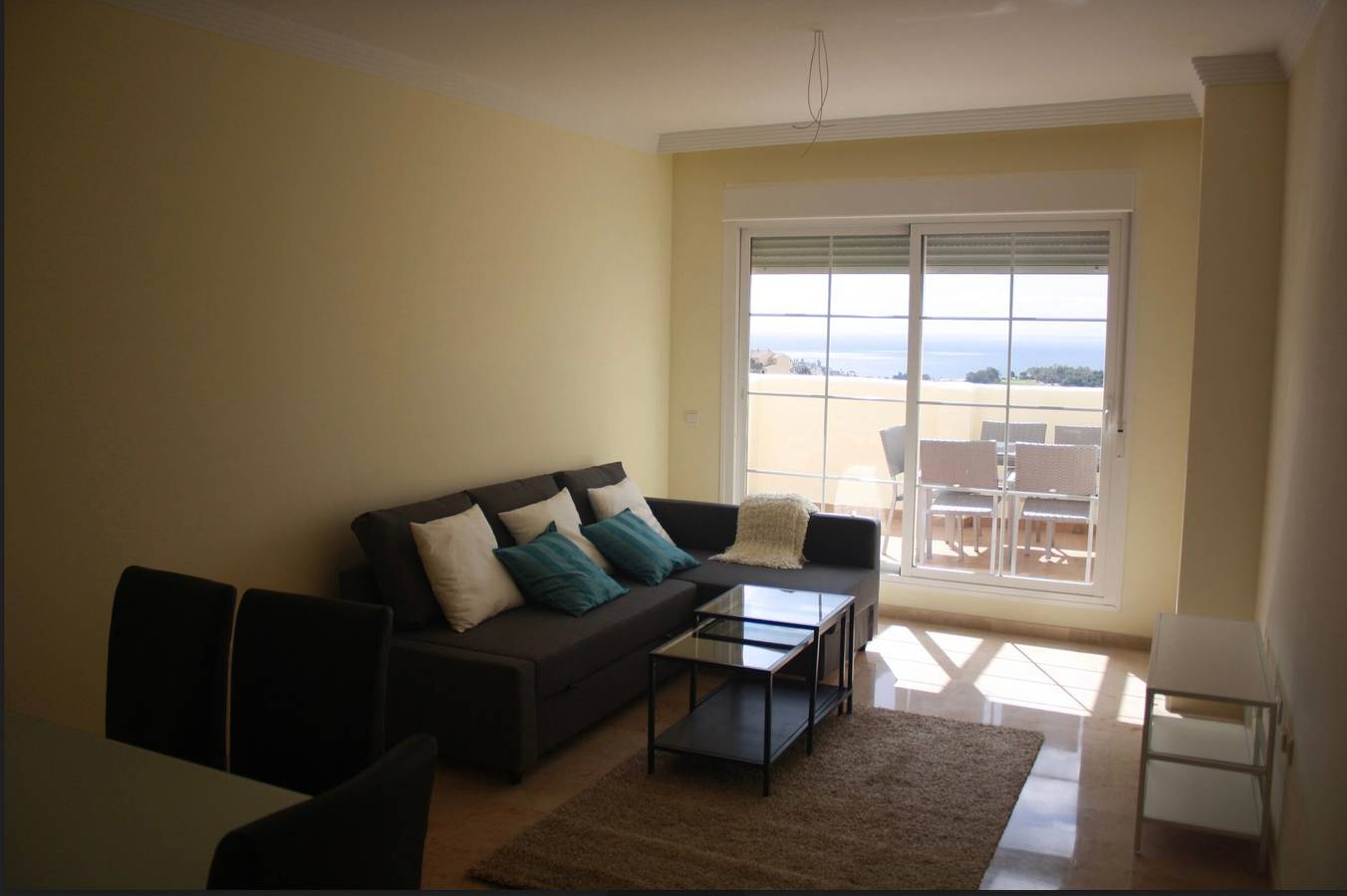 Apartamento inteiro, Apartamento 'Benalmadena Home' com vistas para o mar, Wi-Fi e ar condicionado in Torrequebrada, Benalmádena