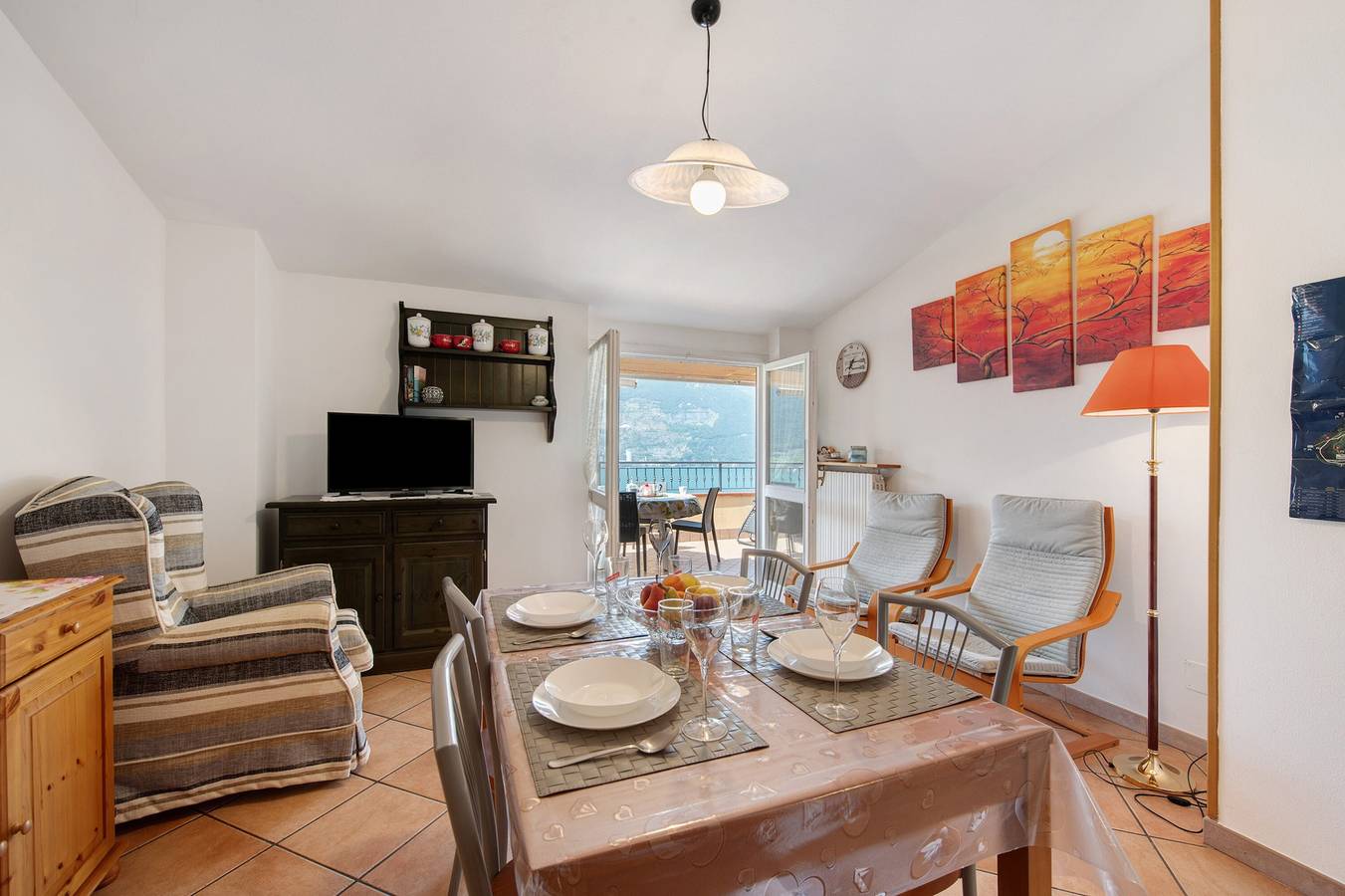 Apartamento inteiro, Apartamento de férias "Bella Isola" com vista para o lago, terraço privado e Wi-Fi in Menzino, Monte Isola