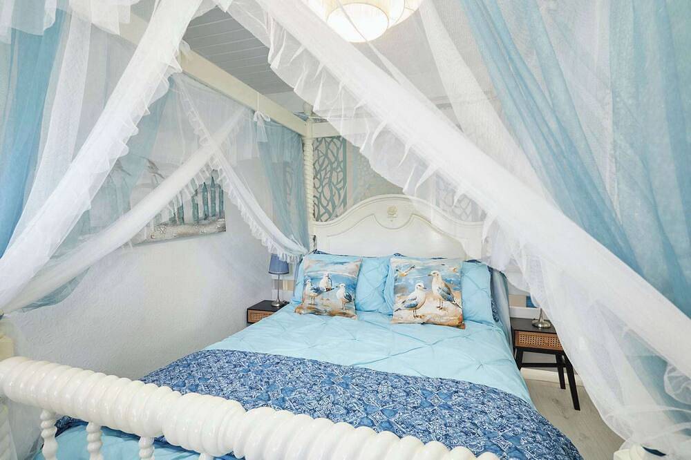 Host & Stay | The Cheeky Squirrel in New Brighton (Merseyside), Merseyside