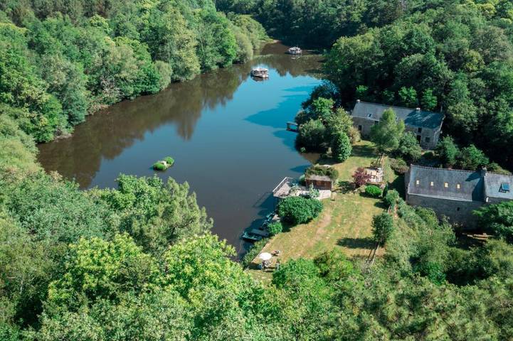 Location de vacances pour 4 personnes, avec Jacuzzi ainsi que Terrasse et Jardin à Caden