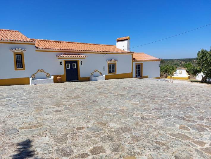 Location de vacances pour 10 personnes, avec jardin ainsi que piscine et vue à Fronteira