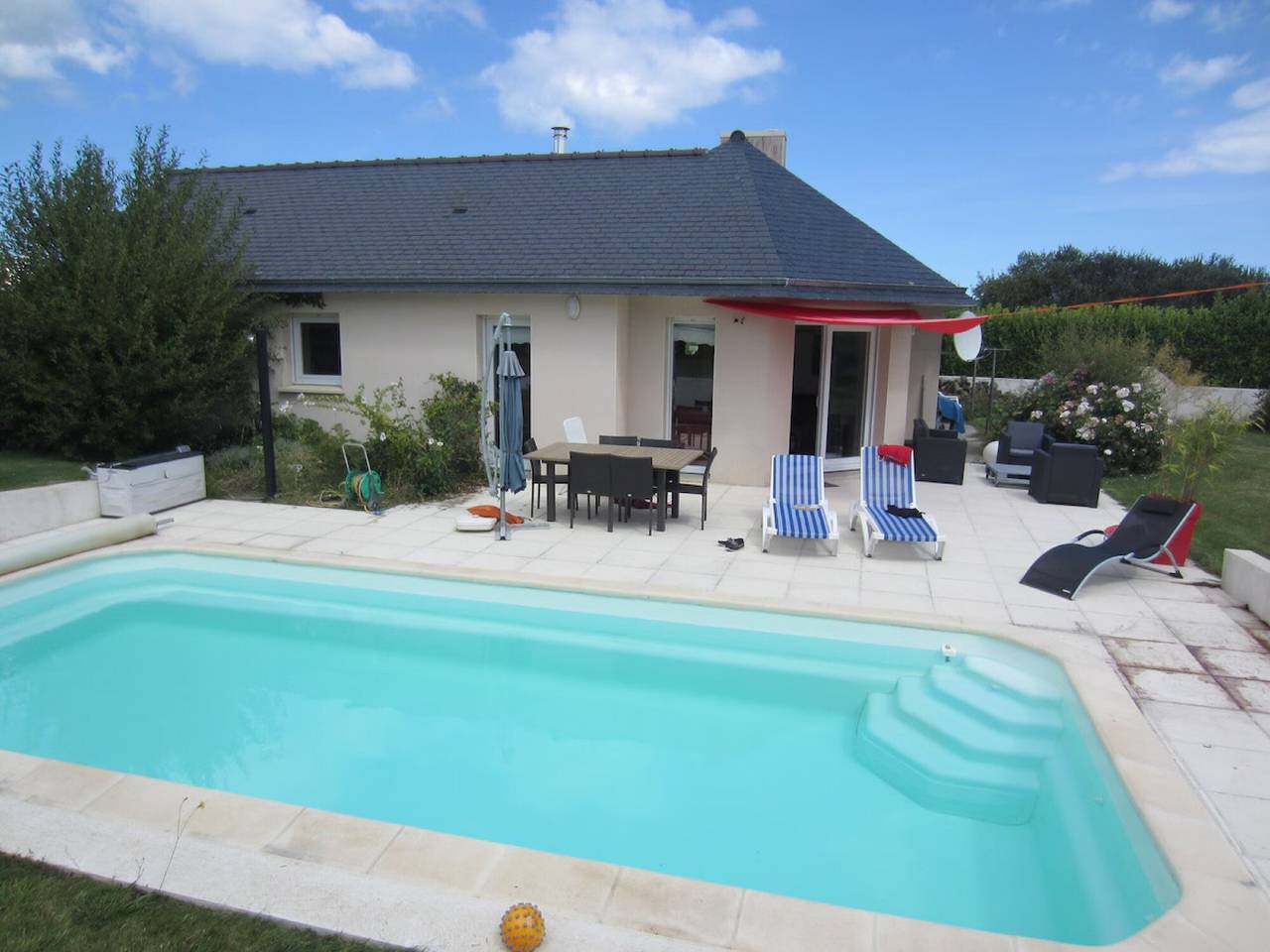 Villa 'Bord de Mer Piscine' con piscina privada, terraza y Wi-Fi in Plouha, Côte de Goëlo
