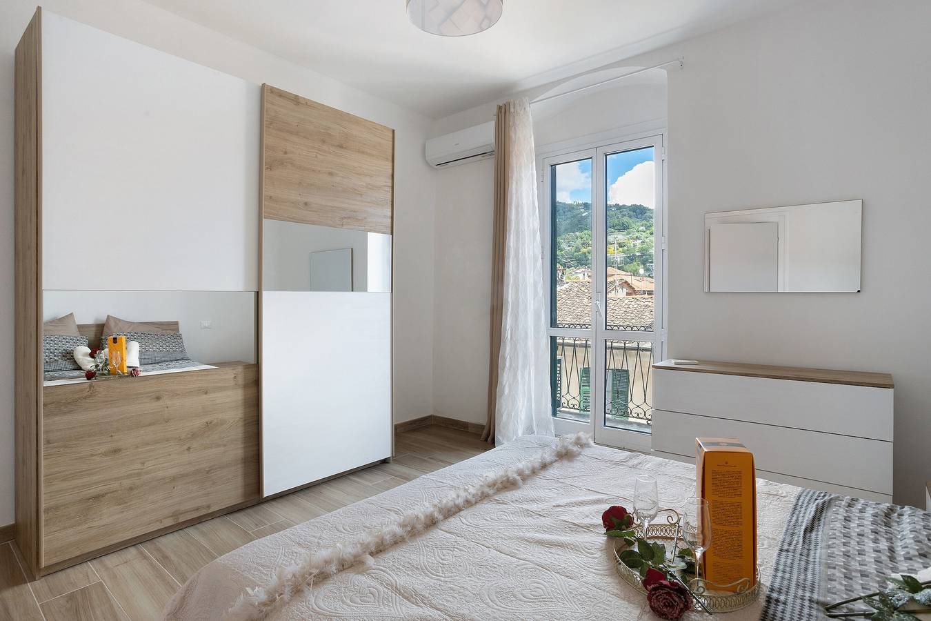 Entire apartment, Apartment 'Maestrale' with Private Terrace, Wi-Fi and Air Conditioning in La Spezia (City), La Spezia