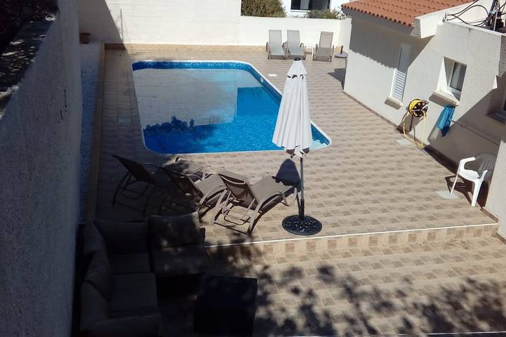 Holiday rental for 6 people, with balcony and garden in Peyia