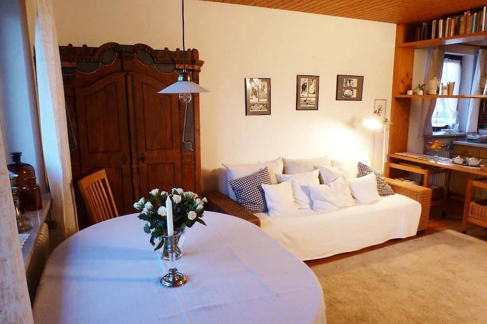 Ganze Wohnung, Ferienwohnung Südwest, 45 qm Obergeschoss, 1 Wohnzimmer, 1 separates Schlafzimmer in Höslwang, Chiemsee