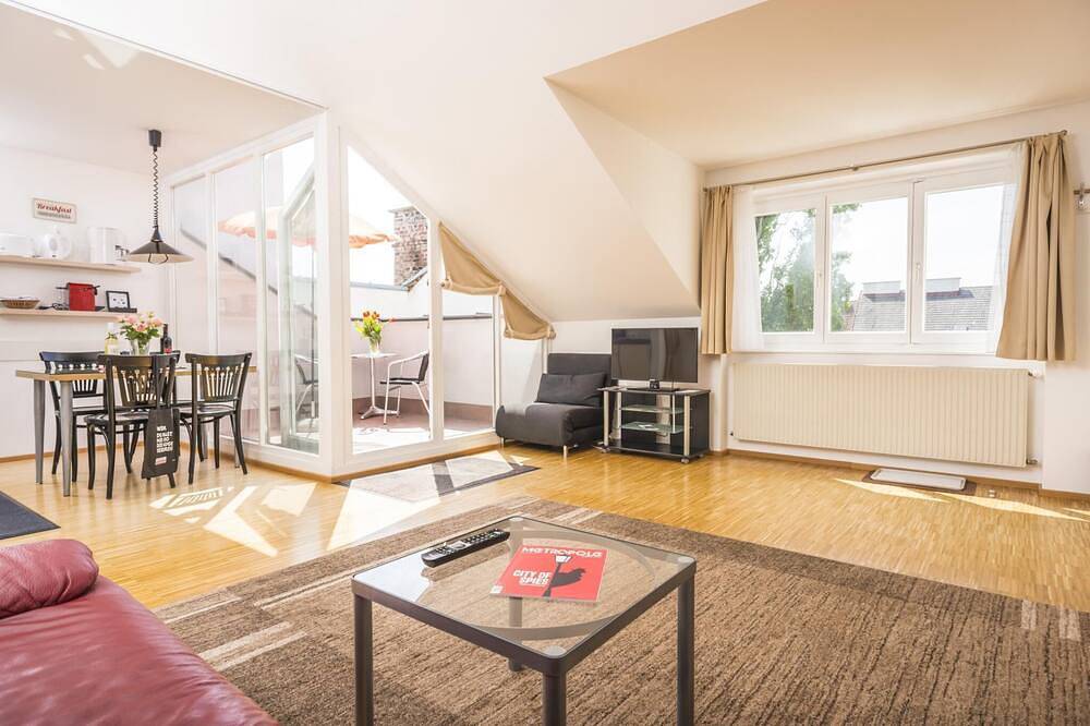 Ganze Wohnung, Apartment 1 penthouse with terrace in Hernals, Wien