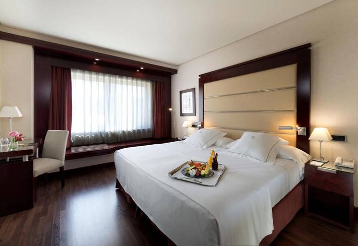 Hôtel pour 10 personnes, avec piscine ainsi que jacuzzi et terrasse