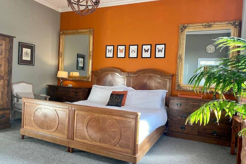 Winter Escape with heated pool in Merseyside