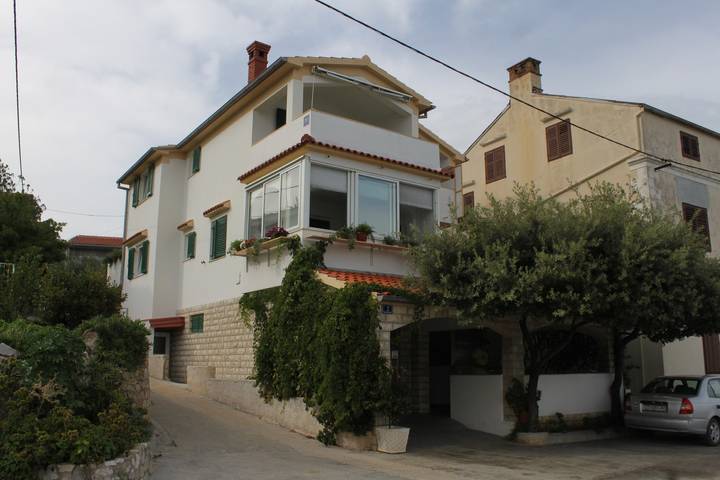 Ganze Wohnung, 1-Zimmer-Ferienwohnung am Strand Preko (Ugljan) -b in Plaža Jaz, Poljana