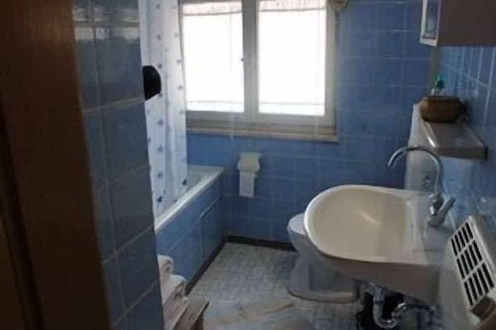 Ganze Wohnung, Urlaub mitten im Lieblichen Taubertal - 80qm Wohnung mit gemütlichem Freisitz im Garten in Bad Mergentheim, Taubertal