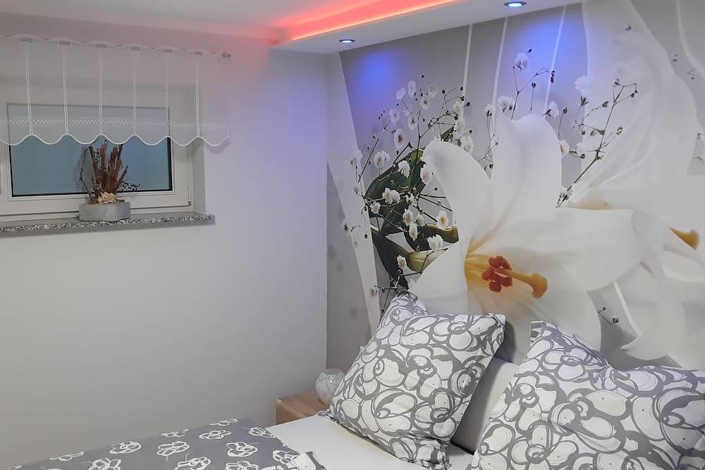Ganze Wohnung, Ferienwohnung Meyer mit privat-Pool und Gartensauna, exklusive Fewo, neu erbaut in Mähren, Westerwald