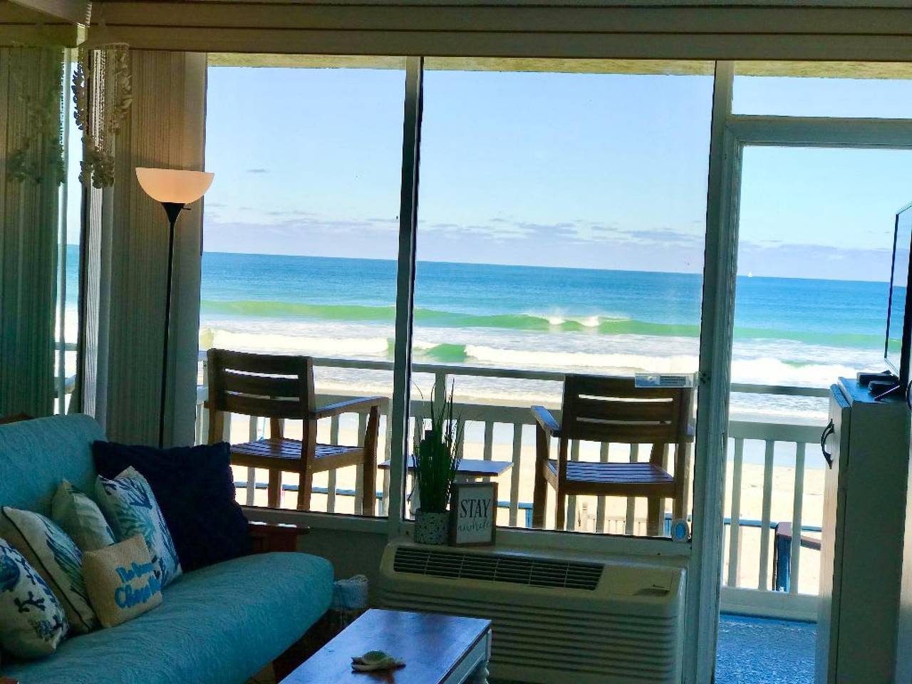 Ganze Wohnung, Beach Daze - Ocean front at Symphony Beach Club in Ormond Beach, Florida