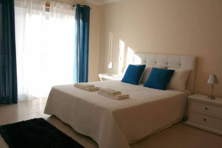 Ganze Wohnung, Luxuriöses Apartment am Strand mit Pool und herrlichem Meerblick in Praia dos Olhos de Agua, Albufeira e Olhos de Água