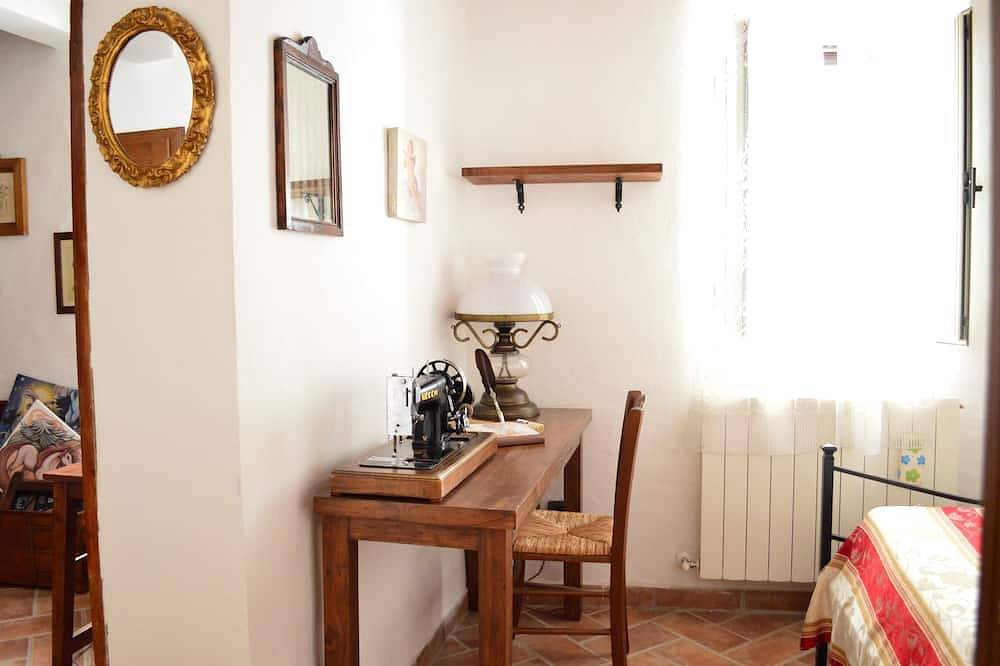 Appartamento intero, Wi Fi Fiber Cozy Studio with \"Trunk\" in Montepulciano, Siena e dintorni