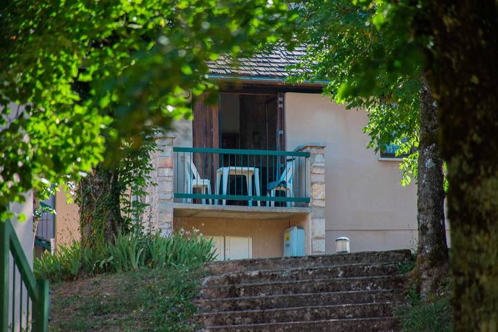 Gîte pour 4 personnes, avec Balcon et Terrasse ainsi que Jardin et Piscine