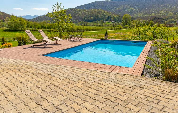 Reizende 2-Zimmer-Wohnung mit Pool, Küche und nur 400 m vom Fluss Bužimnica entfernt in Gospitsch, Lika-Senj