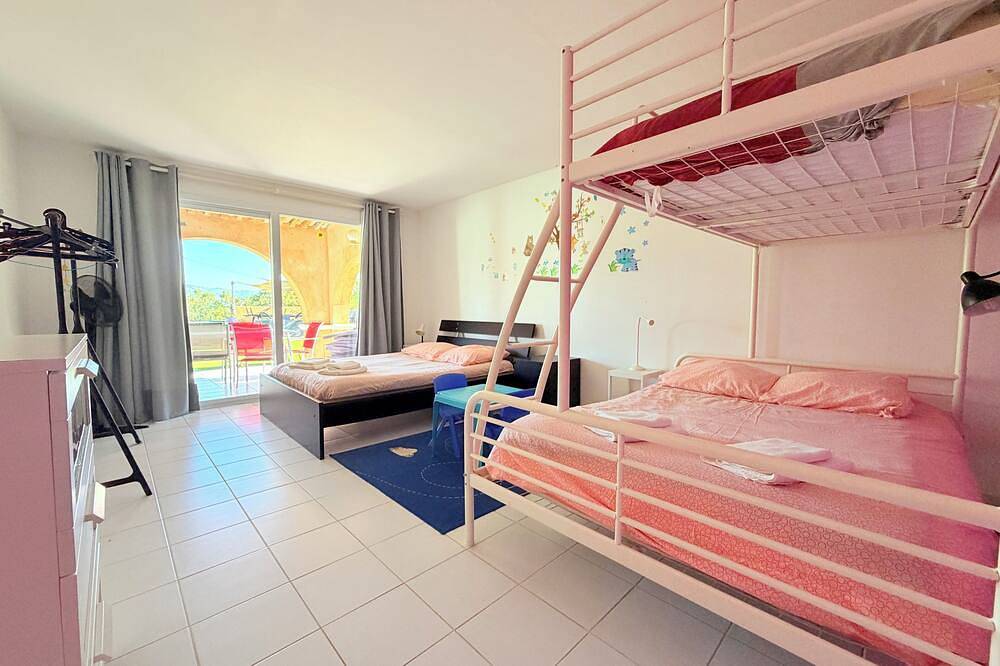 Villa, (14 p), panoramic view of the hills. Large infinity pool. in Plan-de-la-Tour, Costa mediterránea (Francia)