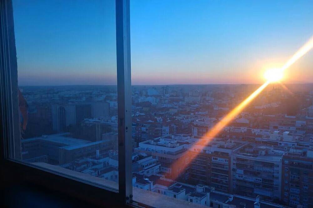 Entire apartment, The best views near Real Madrid Stadium in Tetuán, Madrid