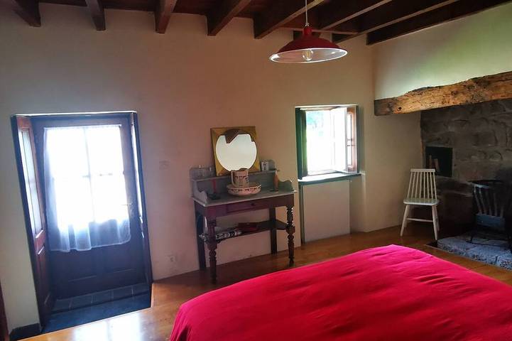 Location de vacances pour 12 personnes, avec balcon et jardin à Marcols-les-Eaux - 2