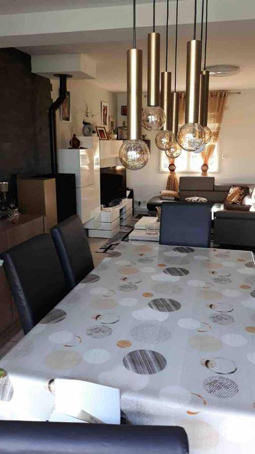 Gîte pour 8 personnes, avec Jacuzzi ainsi que Terrasse et Jardin dans Voivres-lès-le-Mans