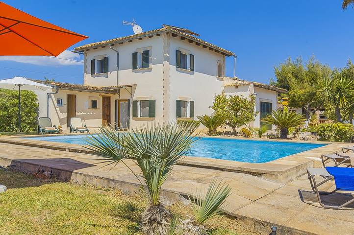Villa für 8 Personen, mit Terrasse und Garten