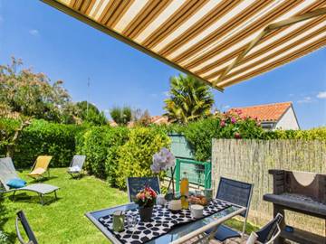 Gîte pour 4 personnes, avec jardin ainsi que piscine et terrasse dans Plage De Ragnette