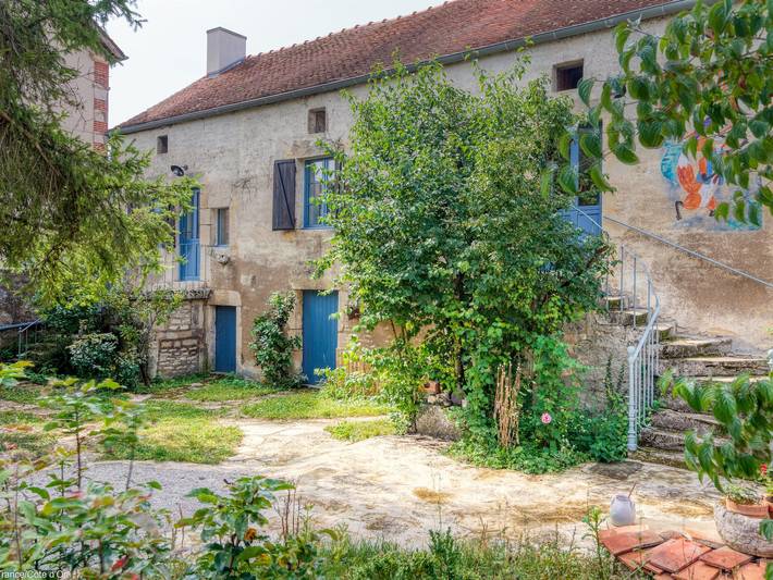 Gîte pour 6 personnes, avec terrasse à Touillon