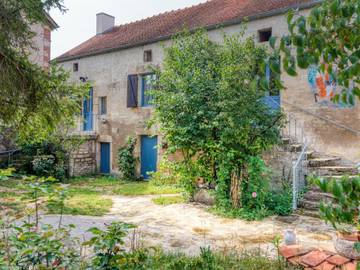 Gîte pour 6 personnes, avec terrasse à Touillon