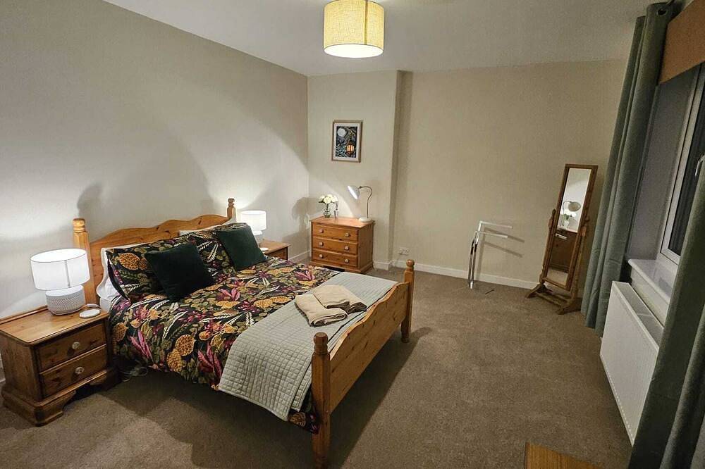Ganze Wohnung, Spacious Flat in Coatbridge, Glasgow & Edinburgh train connections in Nord Lanarkshire