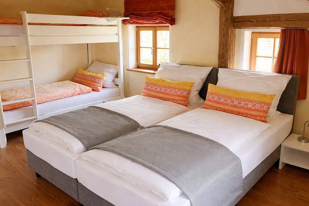 All-inclusive  --  Holzbackofen, Sauna, Hot Tub, Heimkino, Billard, Kicker, Dart in Loitzendorf, Ostbayern