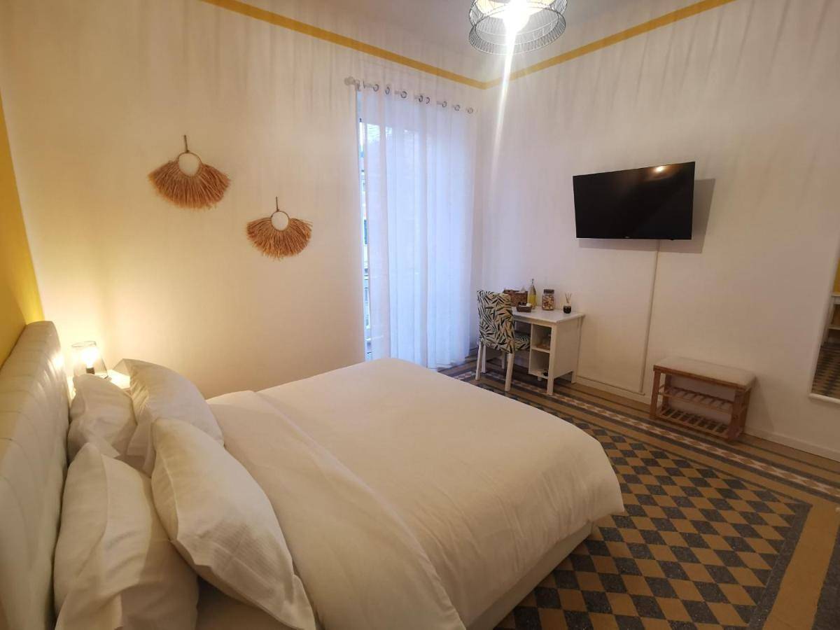 Gialla Ridi Che Ti Passa in Alassio, Riviera di Ponente