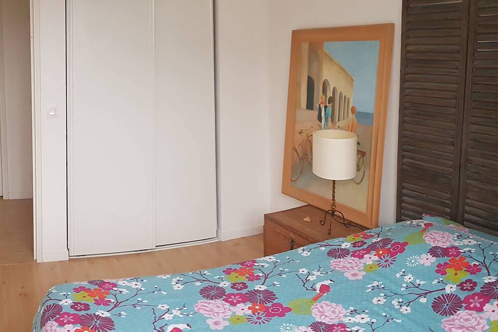 Belle Chambre sur Jardin, Dernier Étage et Terrasse in Issy-les-Moulineaux, Hauts-de-Seine