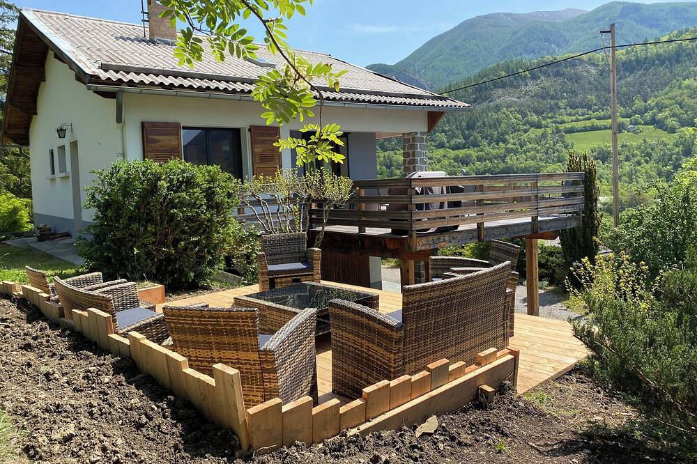 Chalet Tout Confort, avec cheminée ,Vue Imprenable sur sommets du Val D’Allos. in Colmars, Région Castellane