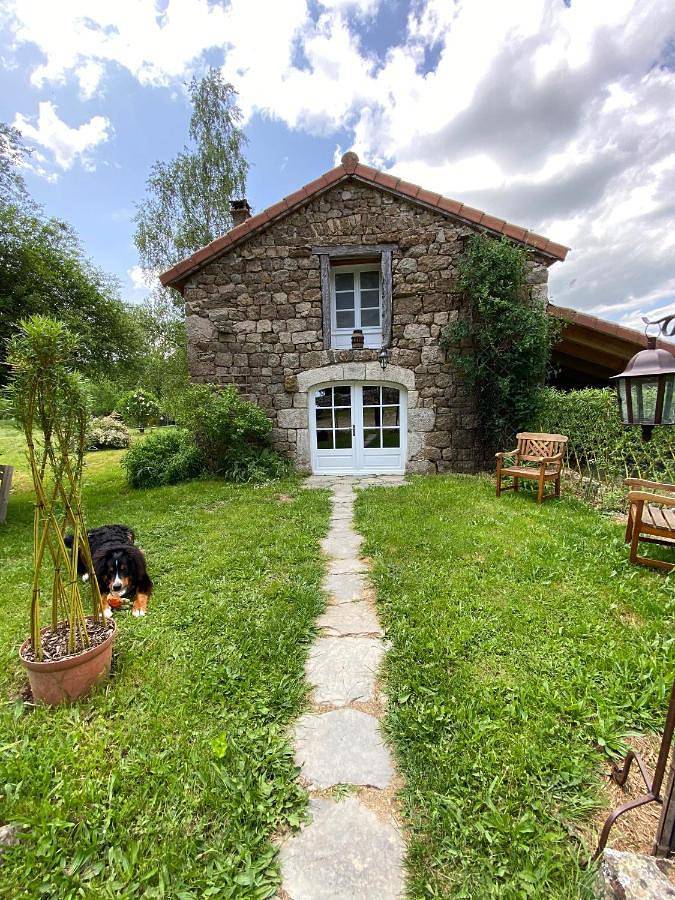 Location de vacances pour 11 personnes, avec Terrasse ainsi que Jardin et Vue à Chenereilles
