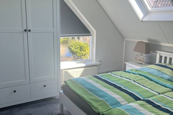 Modern furnished house for 6 people, right on the water - WiFi !! in Medemblik, Lake Ijssel