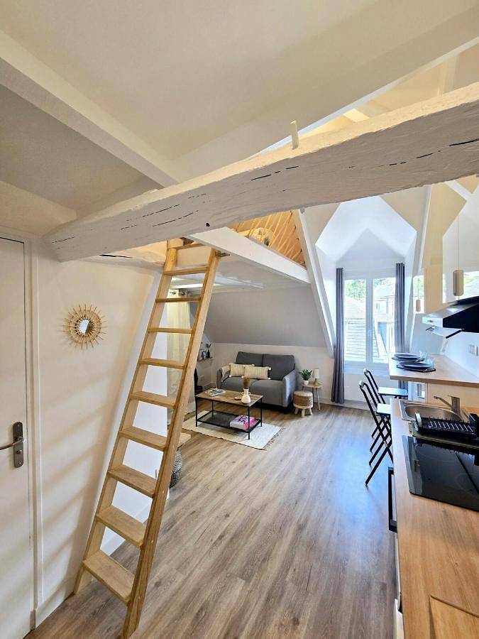Appartement entier, One-Bedroom Apartment in Pontoise, Val-d'Oise