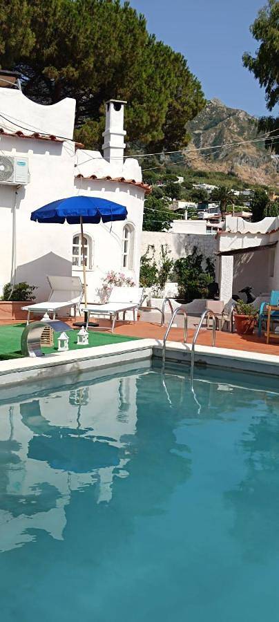 B&b per 3 persone, con piscina e idromassaggio nonché giardino e sauna a Forio