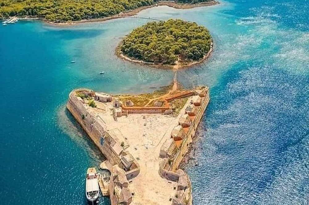 Ganze Wohnung, Apartment Luka - One Bedroom Apartment with Balcony in Zaboric, Šibenik-Knin