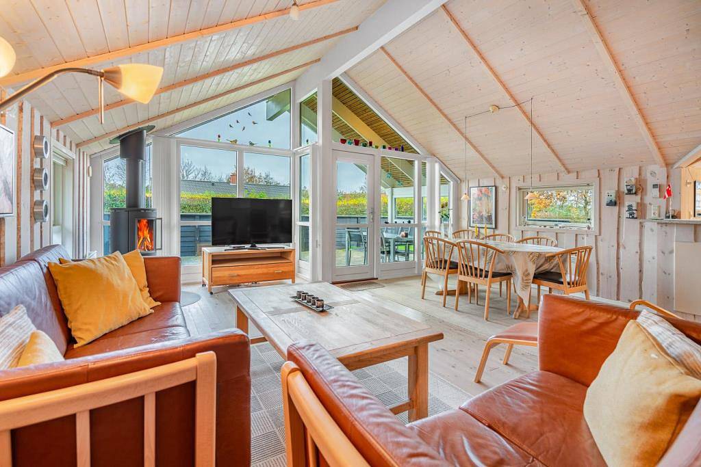 Ferienhaus mit Sauna, Whirlpool und eingezäuntem Grundstück in Bork Havn  in Bork Havn, Ringkøbing Fjord