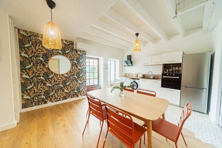 Gîte pour 7 personnes, avec Balcon et Terrasse ainsi que Jardin et Vue à Saint-Didier-sur-Chalaronne