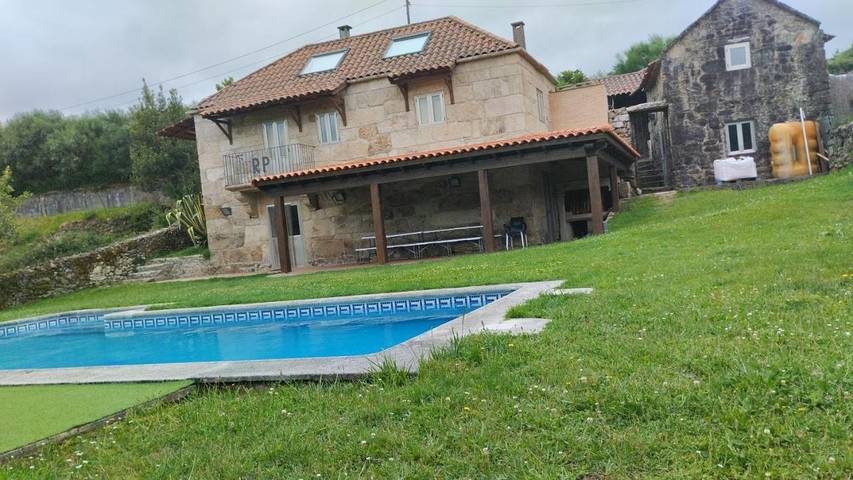 Casa rural para 20 personas, con jardín además de piscina y balcón en Paradanta - 2