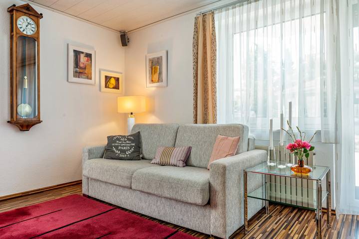 Ganze Wohnung, Ferienwohnung 'Fewo Wegen' mit Bergblick, privater Terrasse und Wlan in Salem, Region Bodensee-Oberschwaben