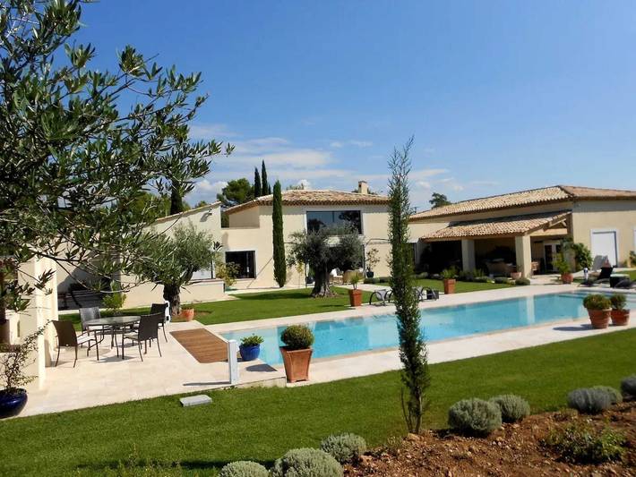 Gîte pour 4 personnes, avec jardin ainsi que piscine et terrasse à Seillans - 2