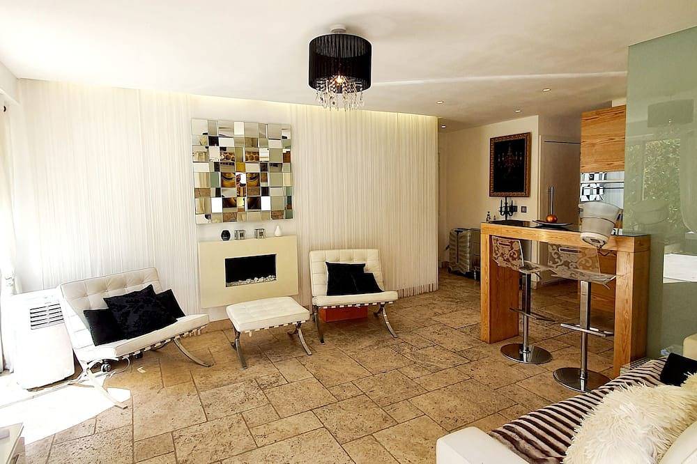 Ganze Wohnung, Unique crashpad with pool, private terrace & garden, sleeps 4 - 1 bed apartment in Saint-Tropez, Draguignan Region