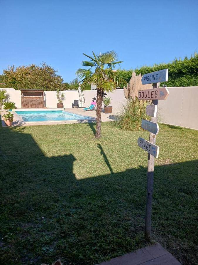 Location de vacances pour 3 personnes, avec Terrasse et Jacuzzi ainsi que Jardin et Piscine à Arvert