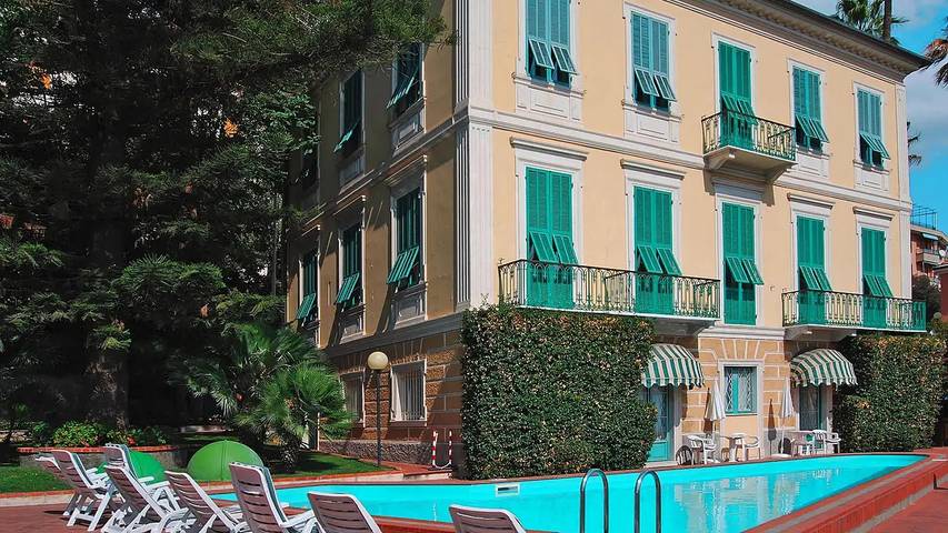 Villa pour 3 personnes, avec piscine à Imperia