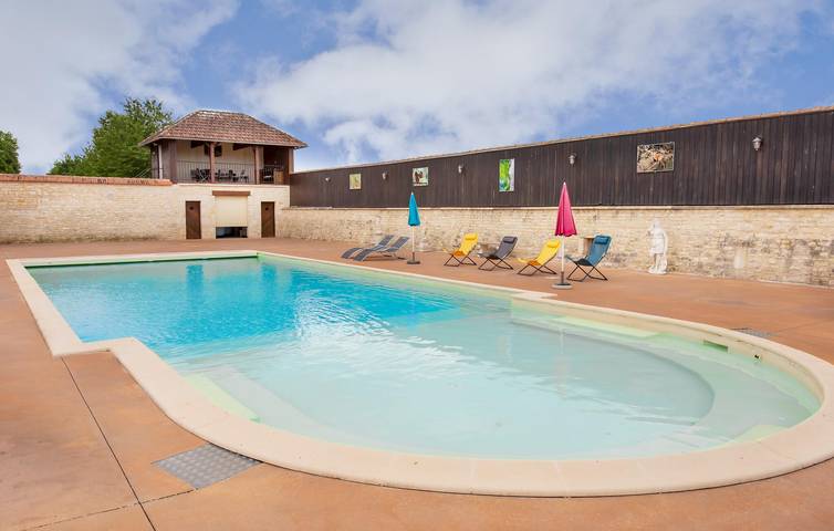 Location de vacances pour 7 personnes, avec piscine ainsi que terrasse et jardin dans Lonnes - 2