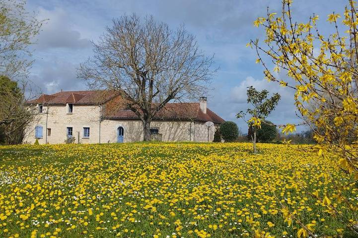 Location de vacances pour 8 personnes, avec jardin à Bournel