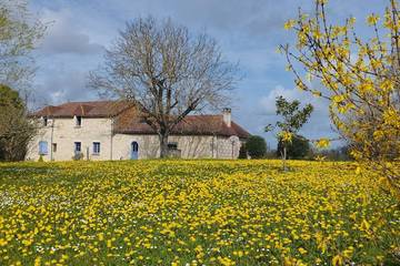 Location de vacances pour 8 personnes, avec jardin à Bournel