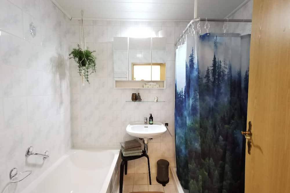 Ganze Wohnung, Großzügige Ferienwohnung (77 qm) für 2 Personen mit Terrasse in Windberg, Ostbayern